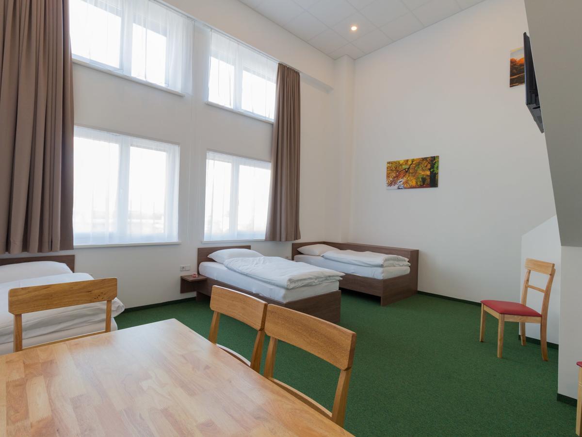 Winbudget "Bed&Breakfast" Винер-Нойштадт Экстерьер фото